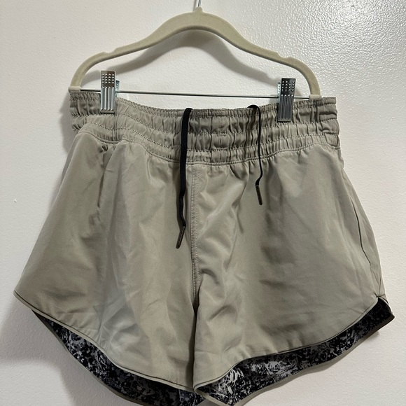 Lululemon reversible shorts - Picture 2 of 5